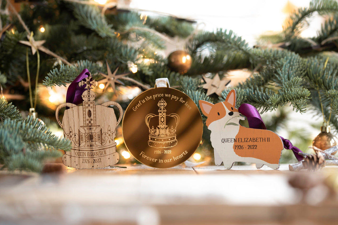 Queen Elizabeth II - Christmas Ornament Decorations In Memory Of The Venerable Queen of England, Commemorative Christmas AE
